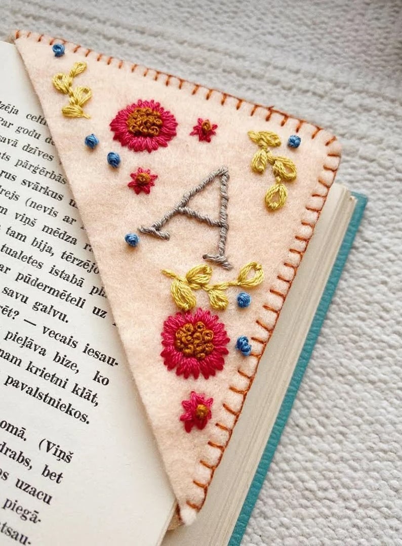 🎉Personalized Hand Embroidered Corner Bookmark