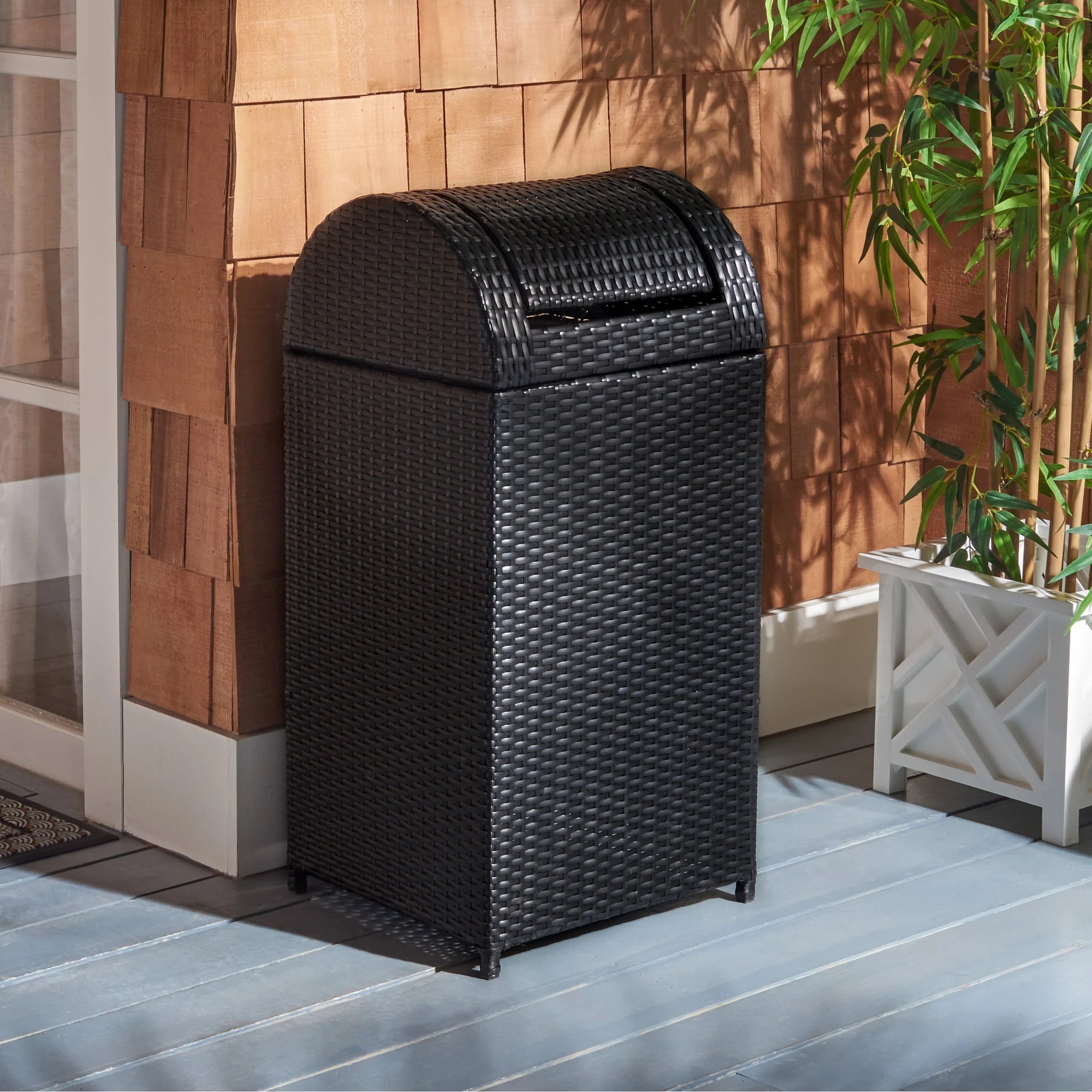 SAFAVIEH Outdoor Karyme Trash Bin (Fully Assembled)