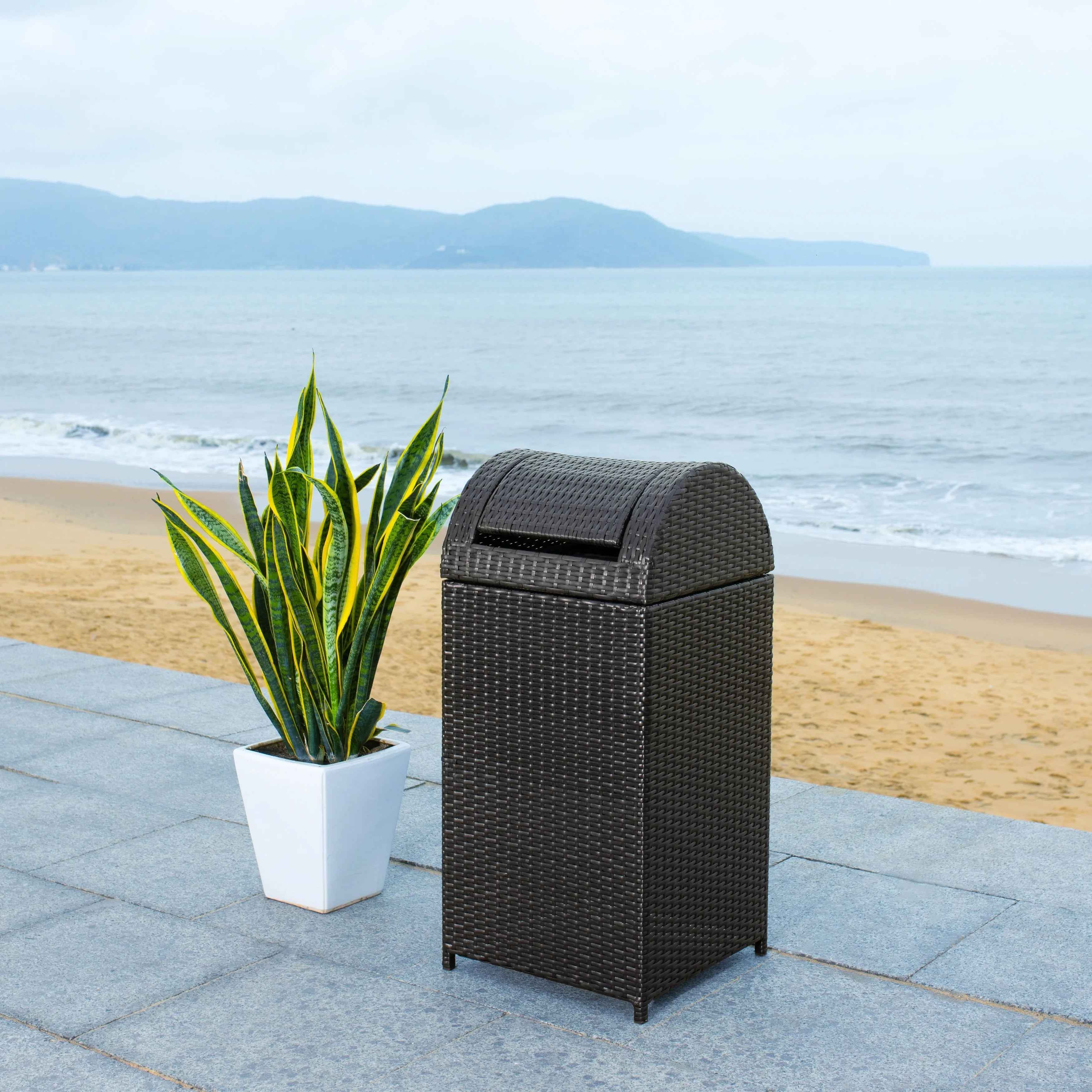 SAFAVIEH Outdoor Karyme Trash Bin (Fully Assembled)