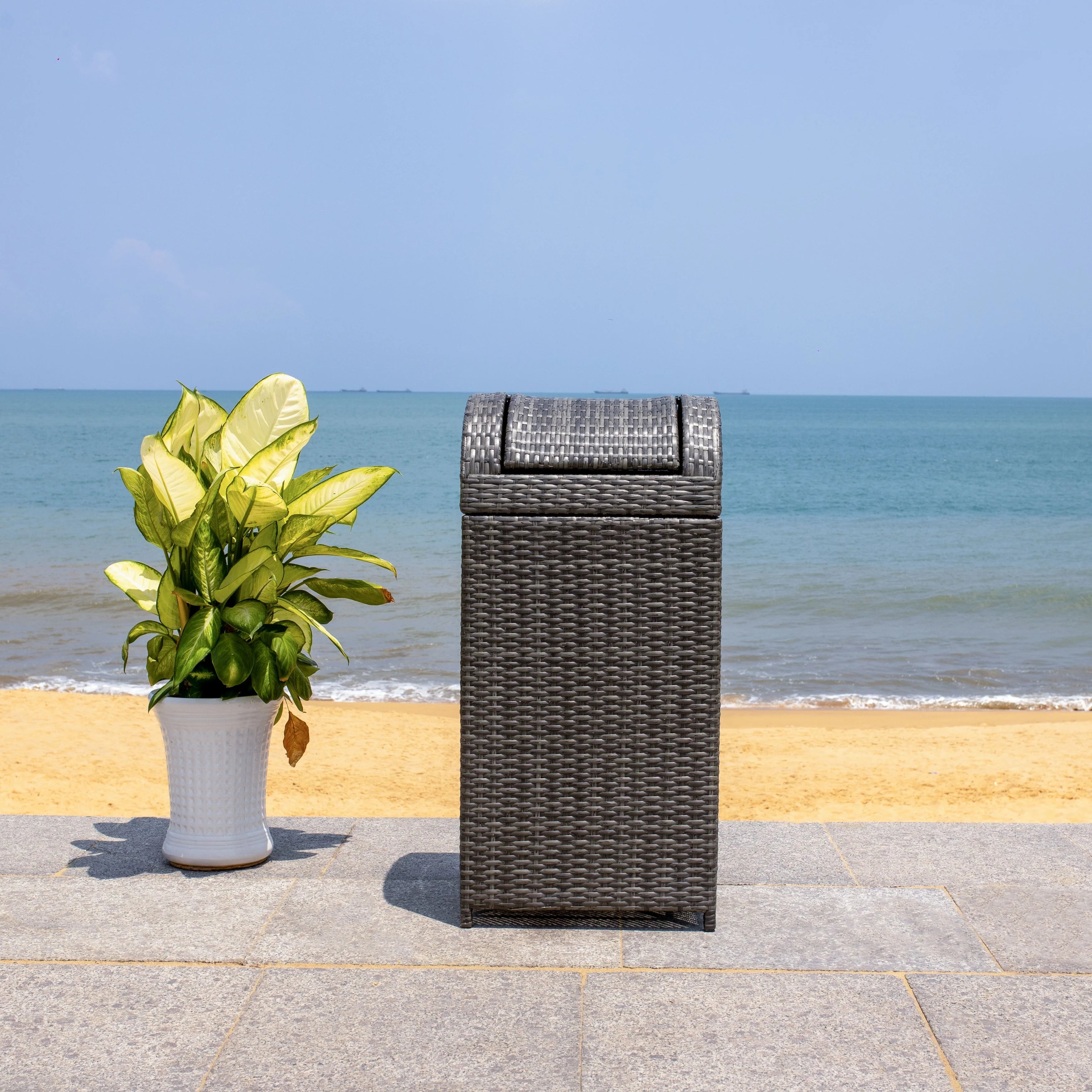 SAFAVIEH Outdoor Karyme Trash Bin (Fully Assembled)