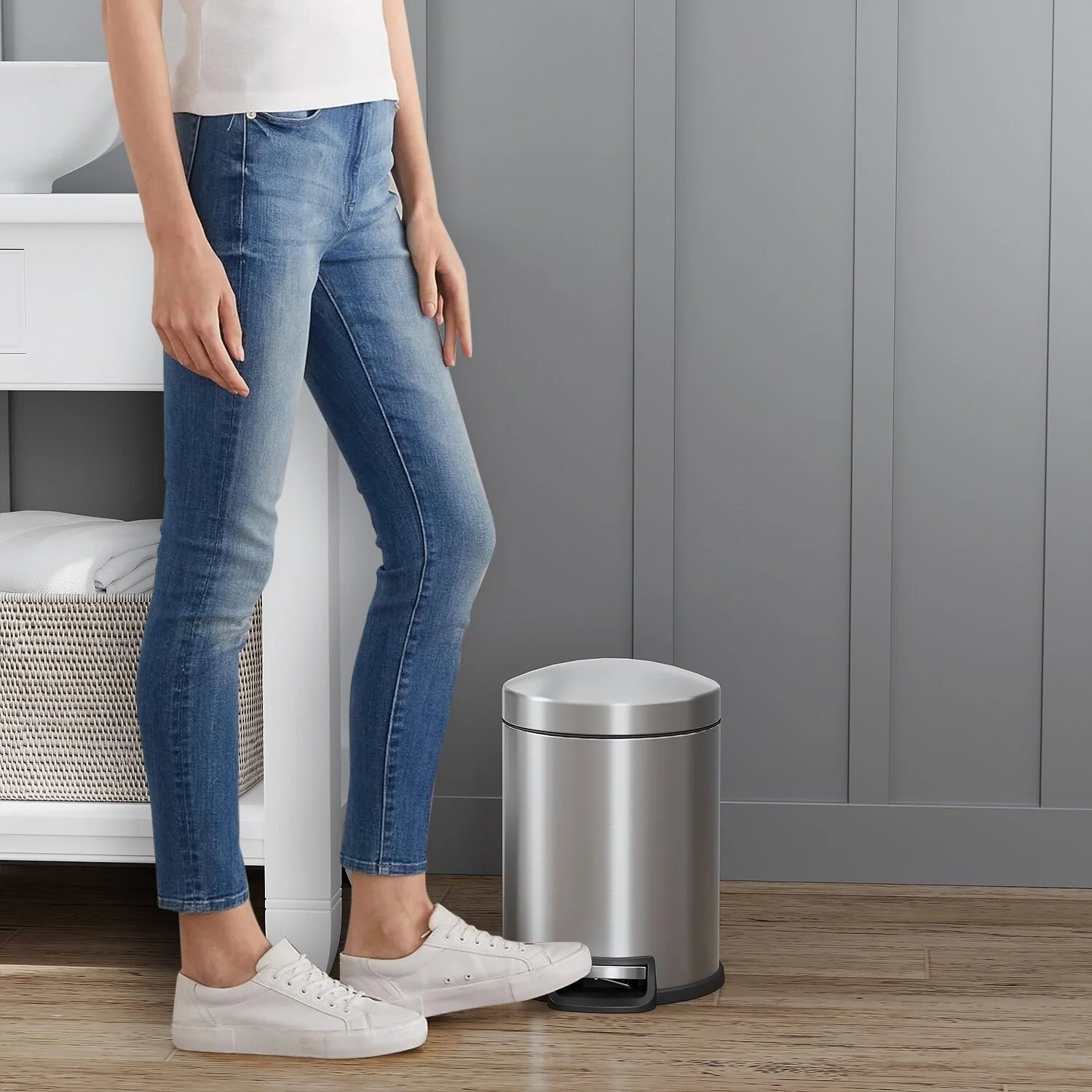 Innovaze 1.32 Gal./3 Liter Stainless Steel Round Step-on Trash Can for Bathroom and Office