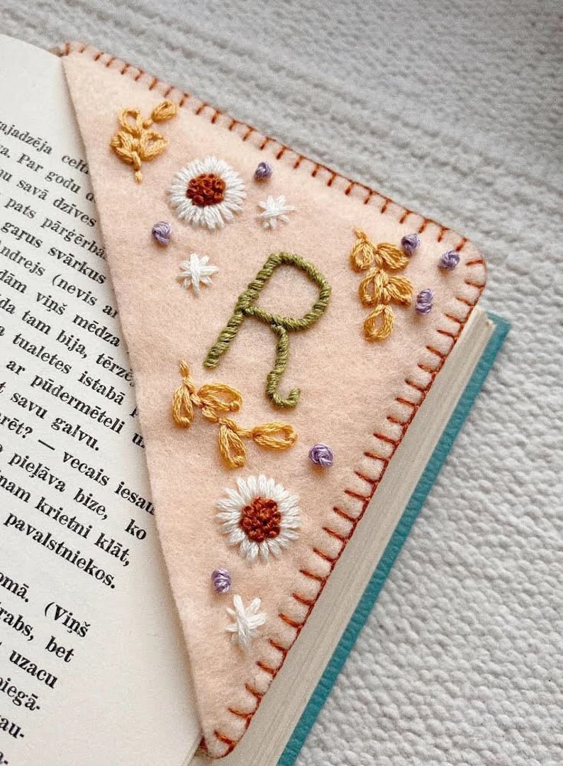 🎉Personalized Hand Embroidered Corner Bookmark